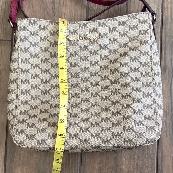 Michael Kors Monogram Cream and Brown Crossbody/Messenger Bag - Picture 10 of 12